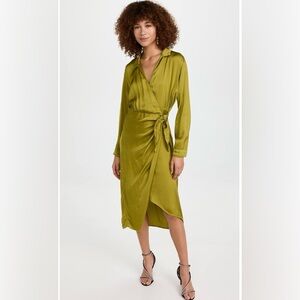 NWT  Velvet by Graham Spencer Beautiful Wrap Meadow Green size small